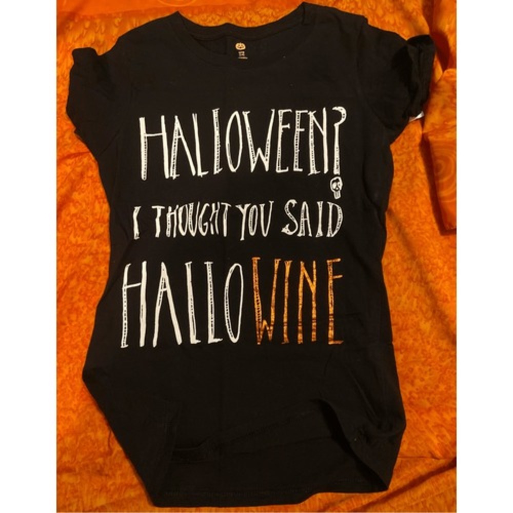 NWOT Halloween‎ Graphic T-shirt Size Small